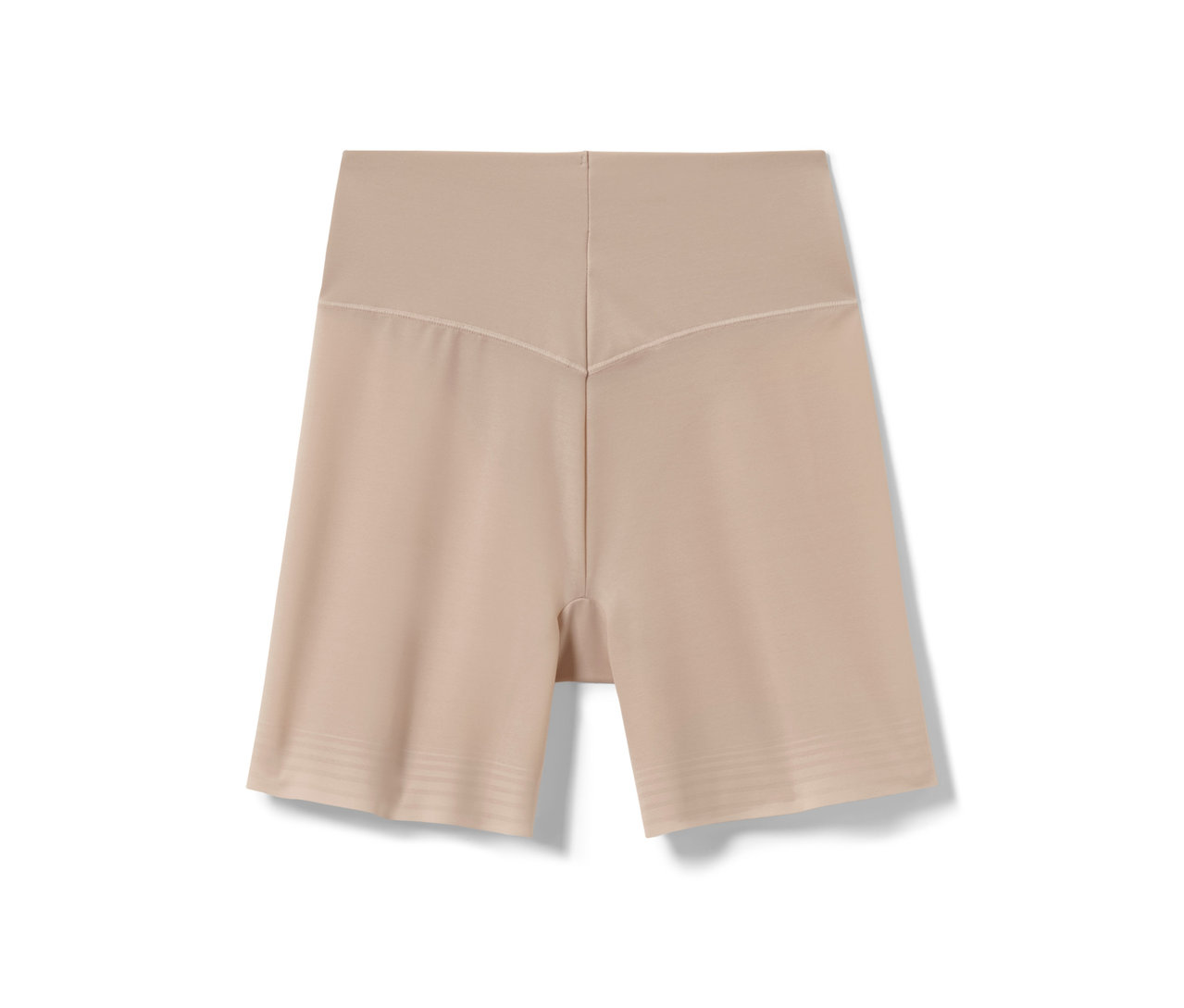 Eine hautfarbene Bodyforming-Shorts vor einem weißen Hintergrund.