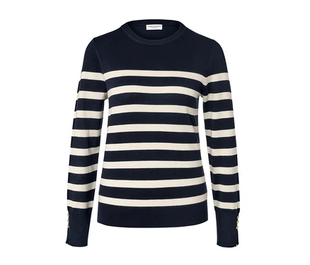 Dunkelblauer, gestreifter Feinstrickpullover.