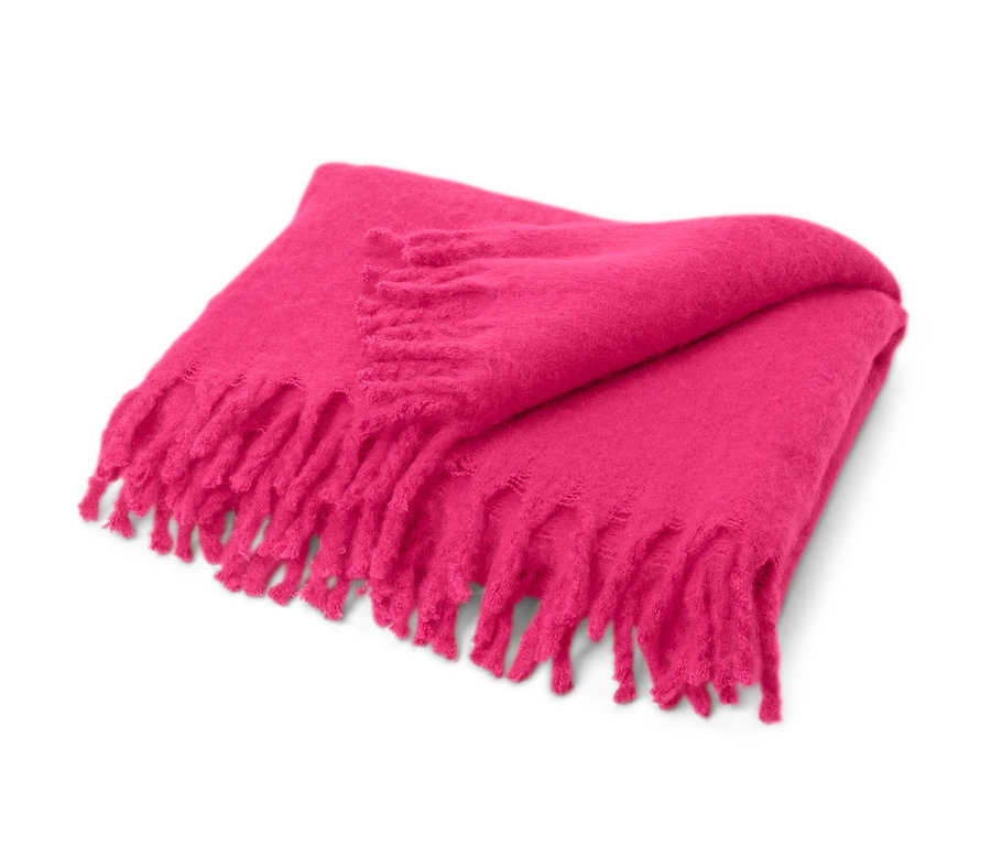 Pinke Wohndecke, ca. 130 x 150 cm, mit Fransen auf weißem Hintergrund.