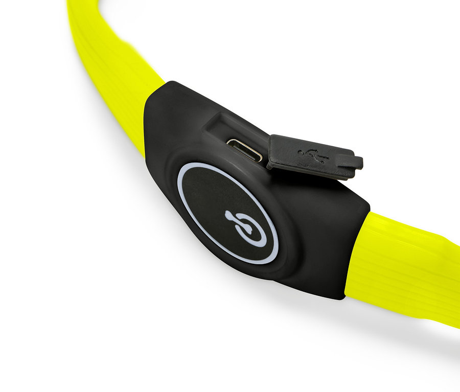 Detailansicht eines Hunde-LED-Halsbands mit schwarzem Steuermodul und gelbem Band.