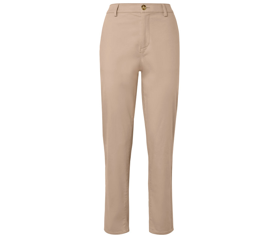 Beige Hose mit Knopfverschluss.