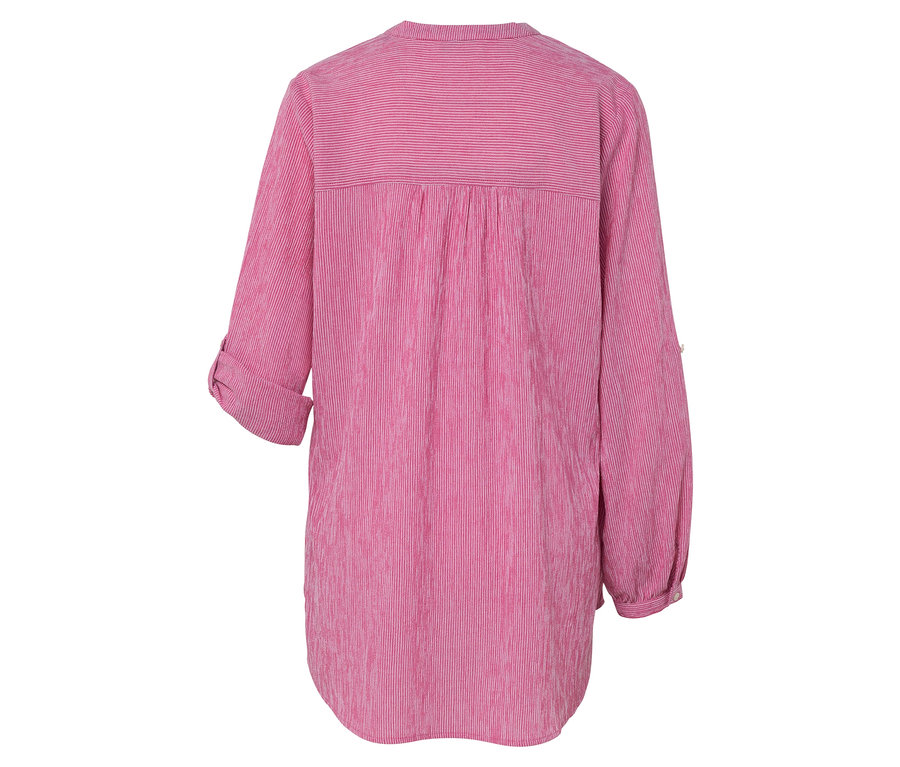 Rückansicht eines gestreiften, pinken Hemdes mit langen Ärmeln.