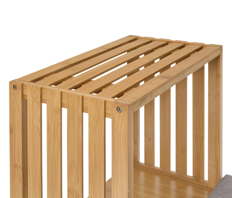 Nahaufnahme eines Bambushockers mit Lattenrost