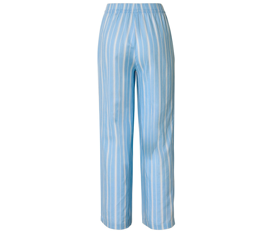 Hellblaue, gestreifte Pyjamahose mit Gummizugbund, von hinten fotografiert.