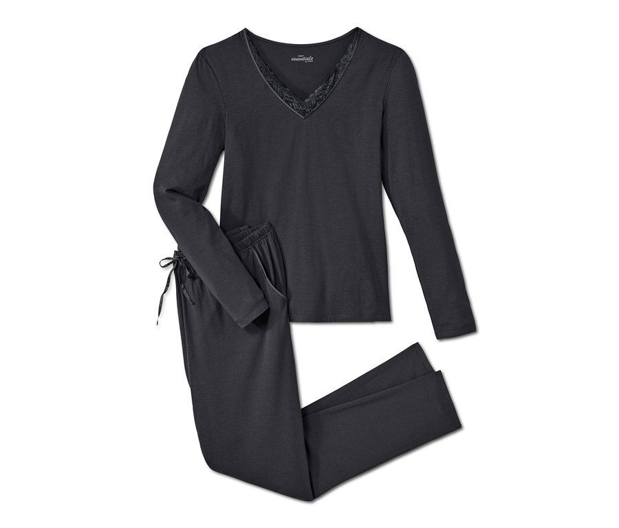 Grauer Pyjama mit langen Ärmeln und Hosen.