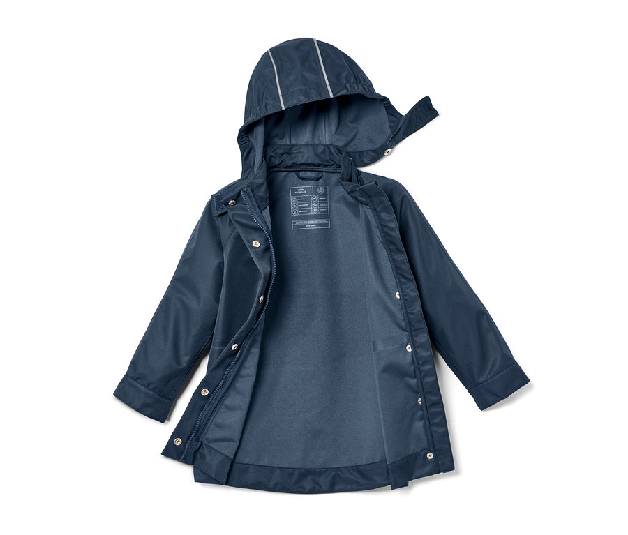 Geöffnete Regenjacke.