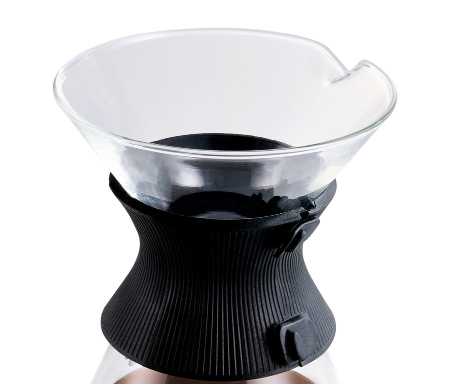 Detail einer BEEM Pour Over, 0,75 l Glaskaraffe mit schwarzer Kunststoffhalterung.