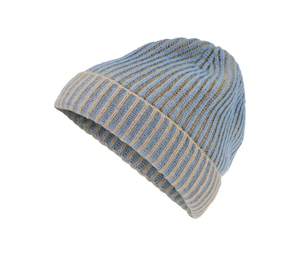 Eine blau-beige gestreifte Strickmütze.