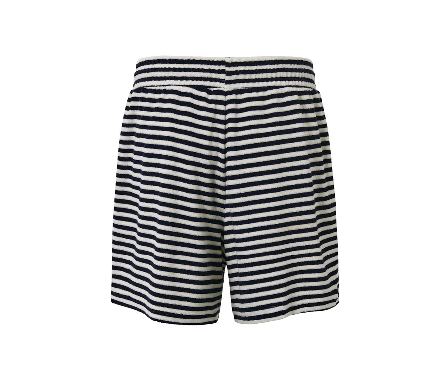 Rückansicht der gestreiften Frottiershorts in Marineblau und Weiß.
