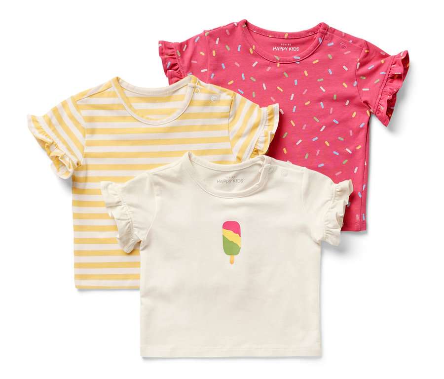 Drei Baby-T-Shirts: Gelb gestreift, rosa bedruckt und weiß mit Eis.