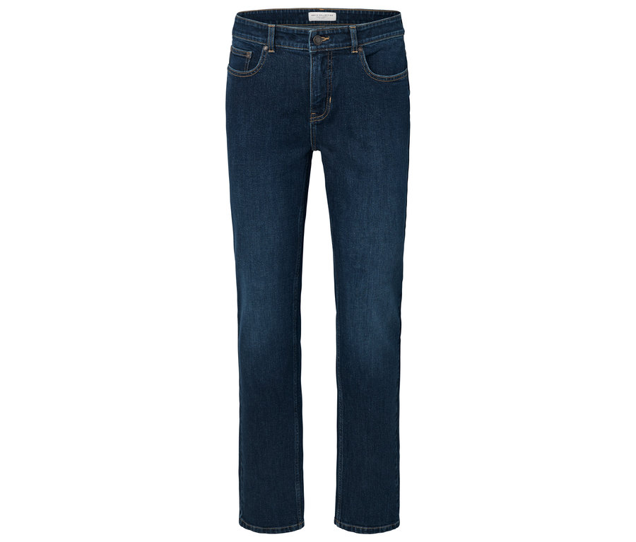 Blaue Jeans vor weißem Hintergrund.