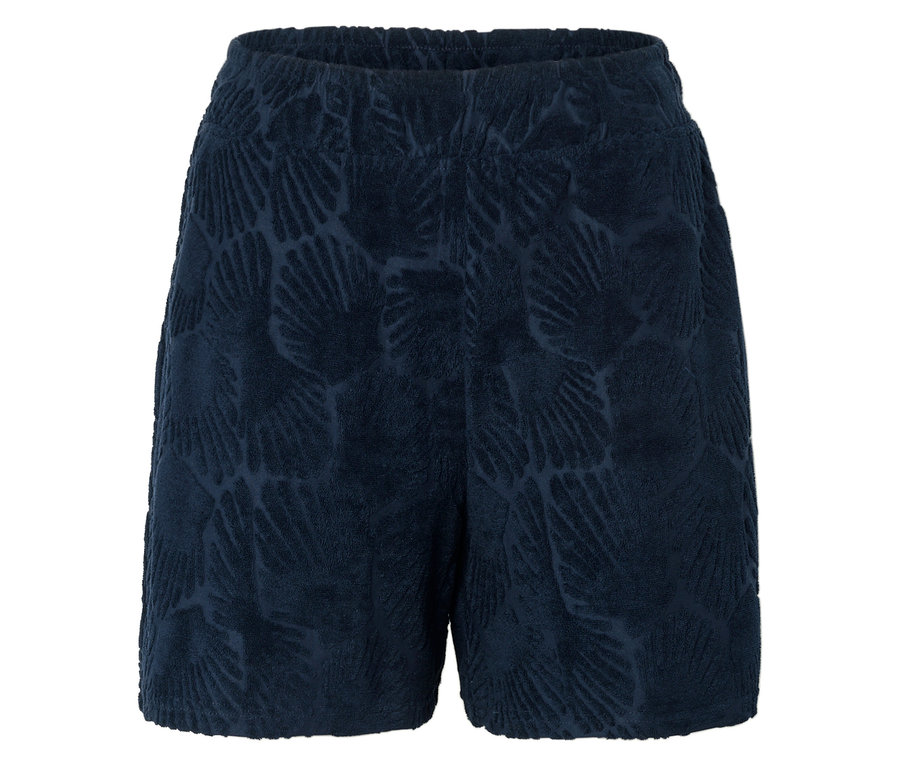 Nahaufnahme von marineblauen Shorts mit elastischem Bund und einem Palmenmuster.