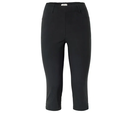 Schwarze Hose in Dreiviertellänge.