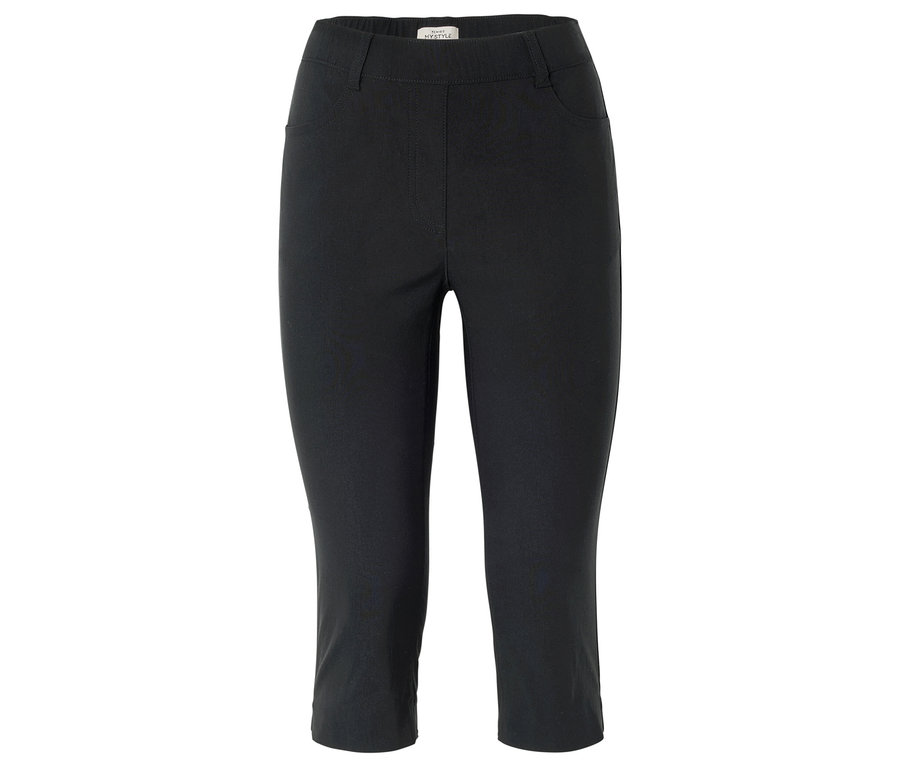 Schwarze Hose in Dreiviertellänge.