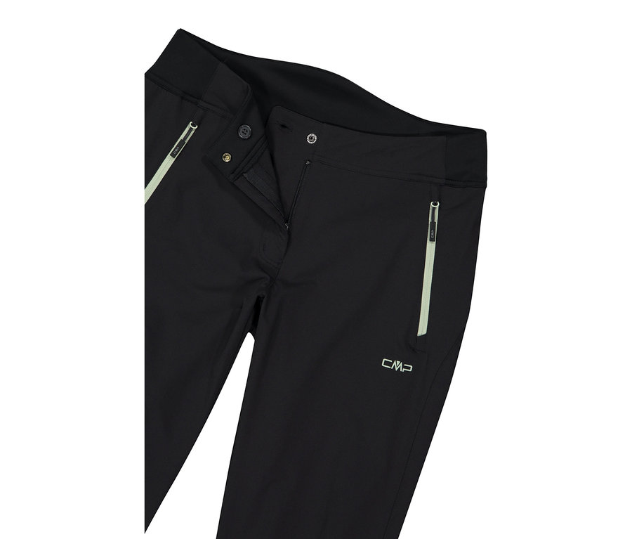Nahaufnahme einer schwarzen CMP Hose, teilweise geöffnet, mit sichtbarem Reißverschluss und Taschen.