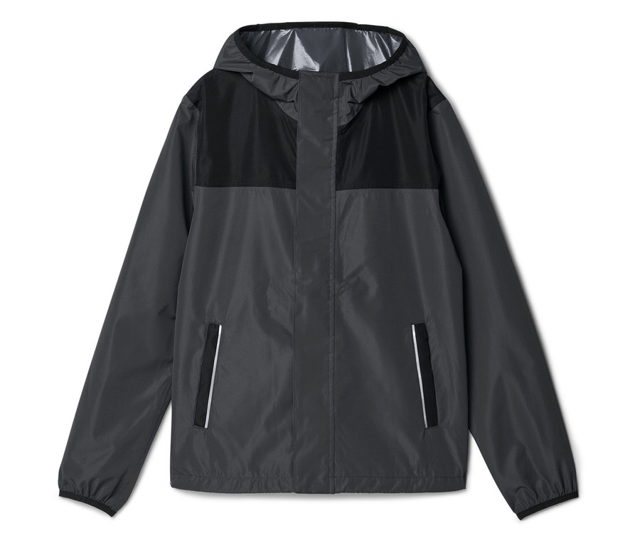 Graue Regenjacke mit Kapuze und schwarzen Einsätzen im oberen Bereich und an der Kapuze.
