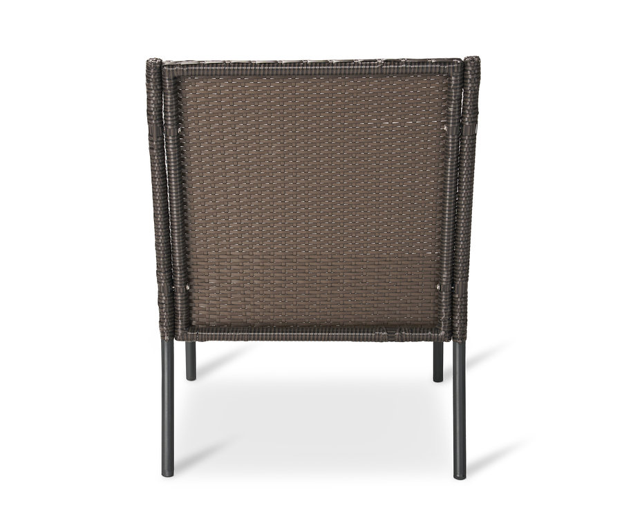 Rückansicht eines Loungesessels mit Polyrattangeflecht.