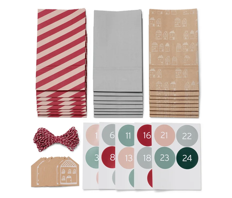 Adventskalender-Tüten-Set mit Kordel und Aufklebern mit Zahlen.