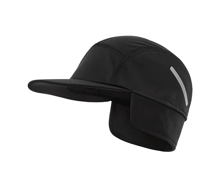 Schwarze Lauf-Kappe mit Ohrenklappen.