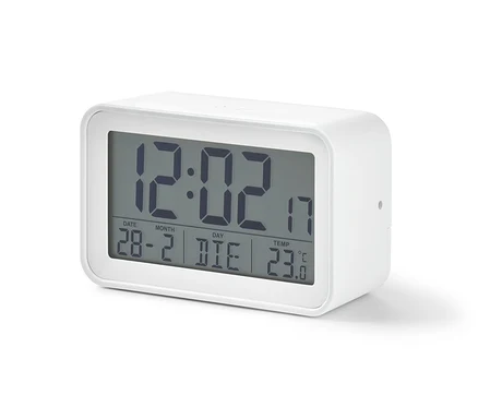 Ein weißer digitaler LCD-Wecker zeigt die Zeit 12:02, das Datum 28-2 und eine Temperatur von 23 Grad Celsius.