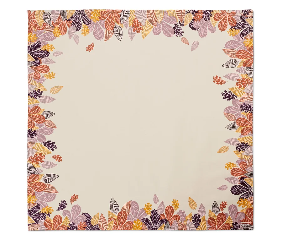 Quadratische Tischdecke mit Blättermotiv in den Ecken.