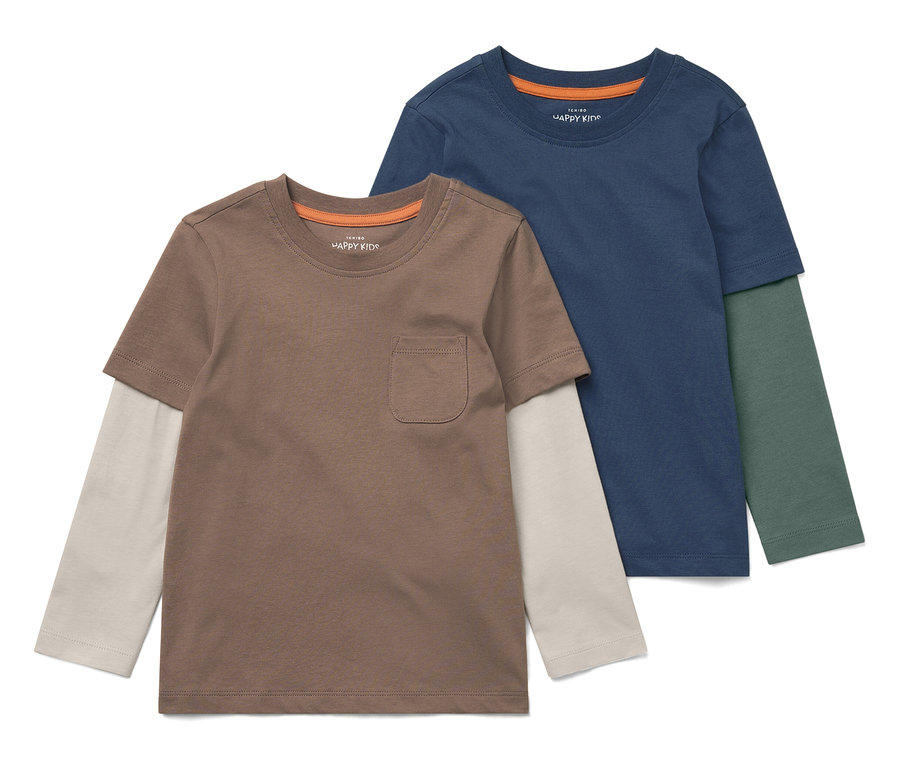 Zwei Kinderlangarmshirts, eines braun mit Tasche, das andere blau.