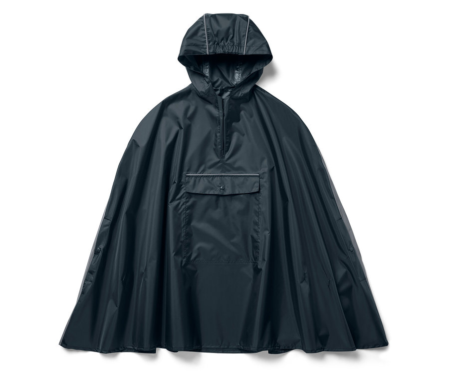 Blauer Kinder-Regenponcho mit Kapuze und Tasche.