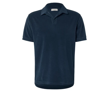 Dunkelblaues Poloshirt mit kurzen Ärmeln.