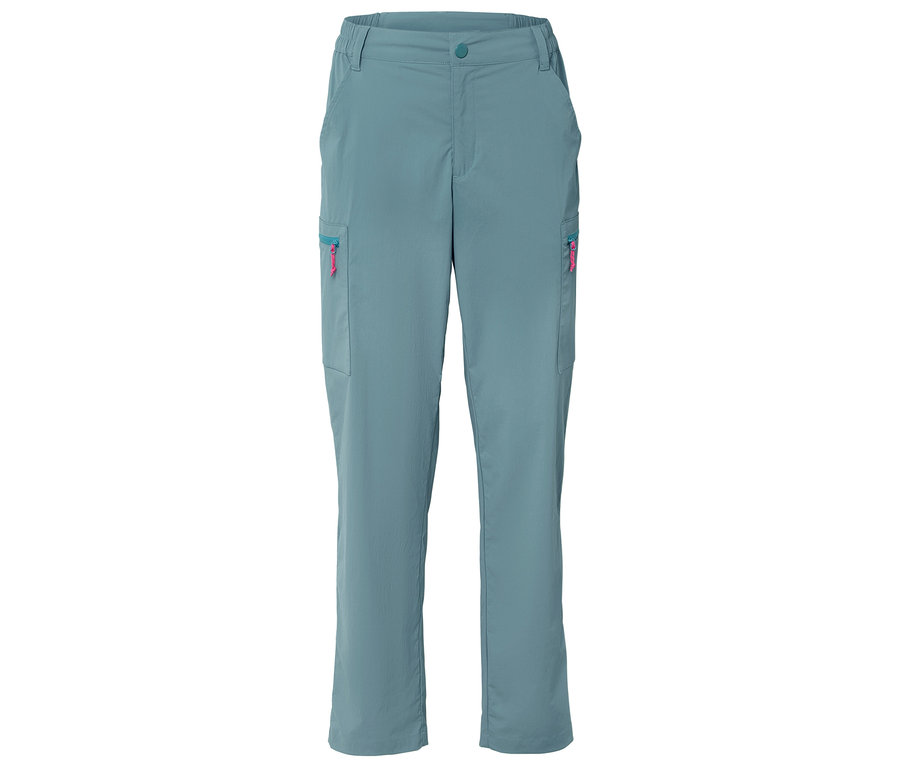 Hellblaue Hose mit Taschen und pinkfarbenen Reißverschlüssen.