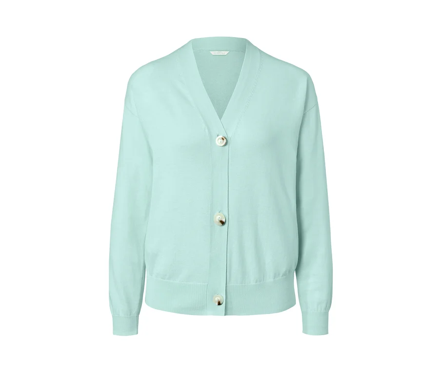 Heller blauer Cardigan mit V-Ausschnitt und drei Knöpfen.