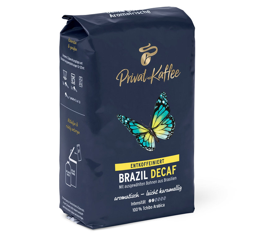 Eine Packung Privat Kaffee Brazil Mild - 6x 500 g Ganze Bohne und Privat Kaffee Brazil Decaf - 500 g Ganze Bohne.