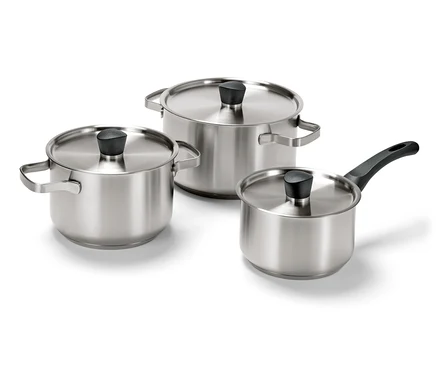 Edelstahl-Kochtopf-Set mit drei Töpfen mit Deckel.