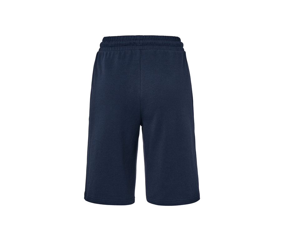 Marineblaue Sportshorts.