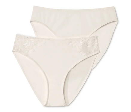 Zwei creme Slips.
