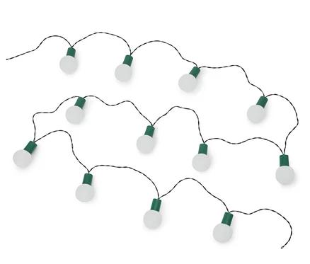 Eine LED-Lichterkette mit schwarzem Kabel, zehn weißen Glühbirnen und grünen Fassungen.