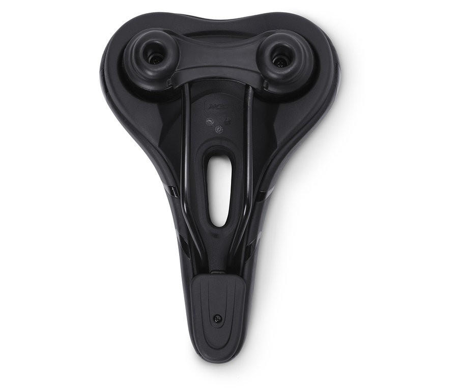 Nahaufnahme eines schwarzen Fahrradsattels mit Aussparung in der Mitte, auf einem weißen Hintergrund.