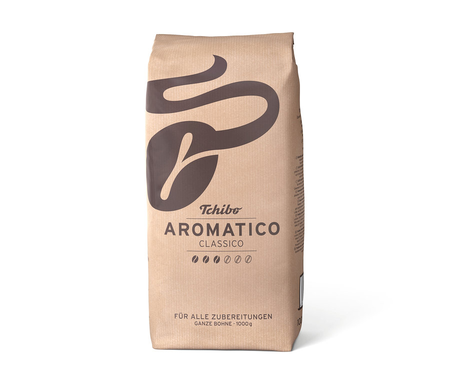 Eine aufrecht stehende Packung Aromatico Classico – 1 kg Ganze Bohne Kaffee, mit braunem Papierdesign und dem Tchibo Logo.