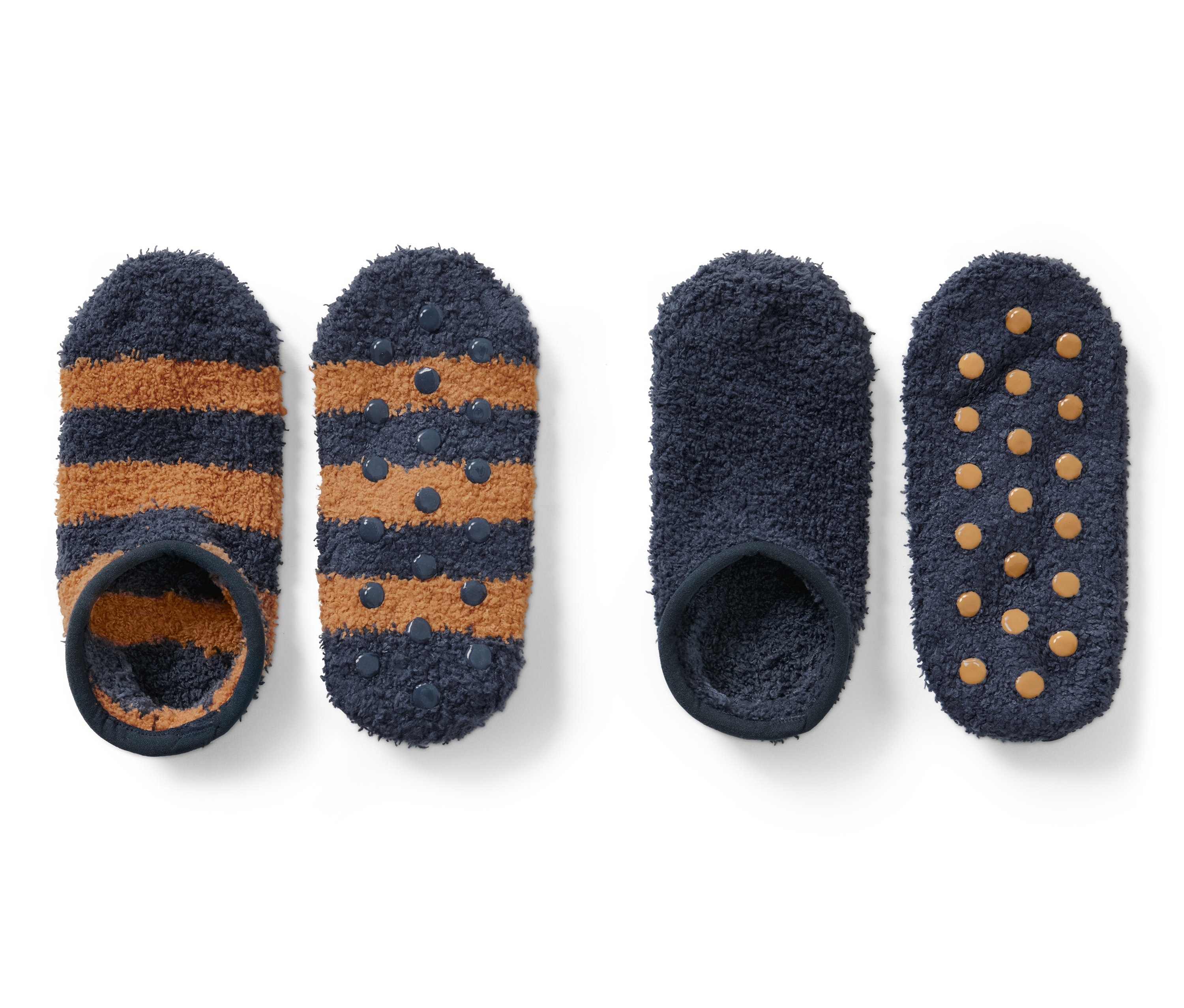 Zwei Paar Hausschuh-Socken, ein Paar blau mit braunen Streifen, das andere Paar einfarbig blau.