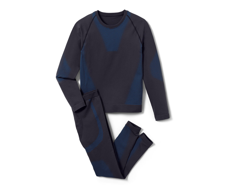 Auf einem weißen Hintergrund liegt eine Seamless-Funktionsunterwäsche als Set.