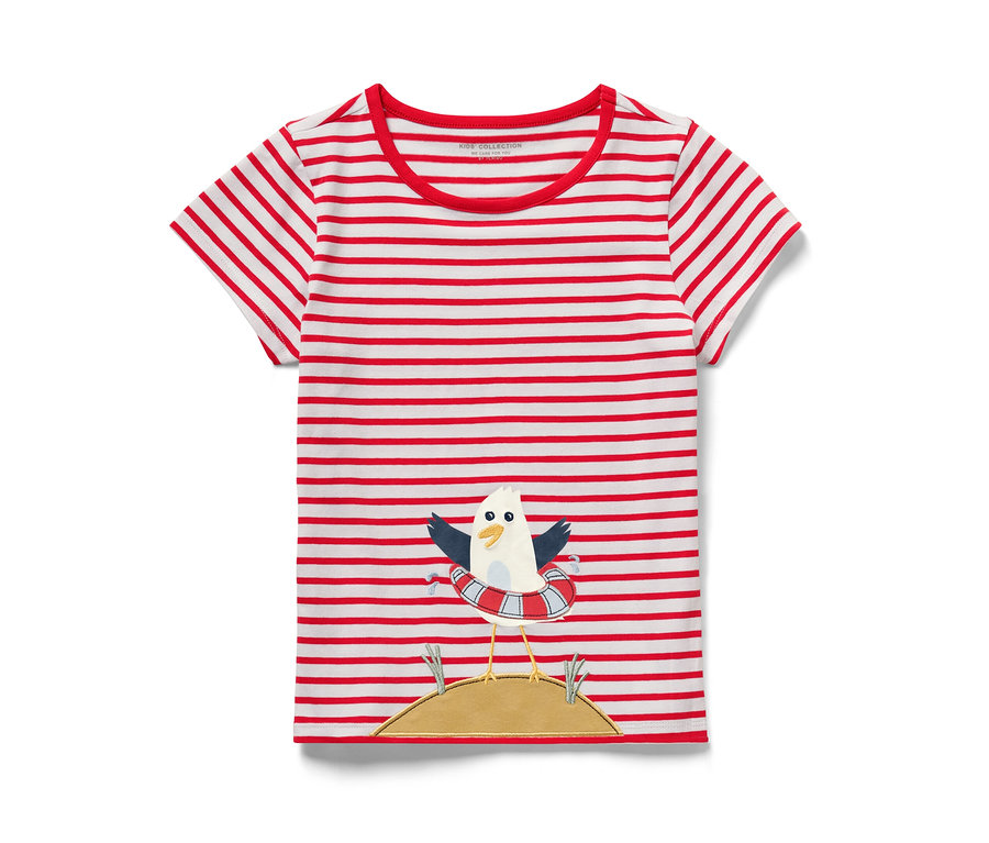Ein Kinder-T-Shirt mit rot-weißen Streifen und einer Applikation einer Möwe mit Schwimmreifen.
