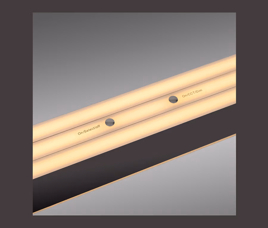 Detailaufnahme der schwarzen Paul Neuhaus LED-Pendelleuchte »Adriana Round«.