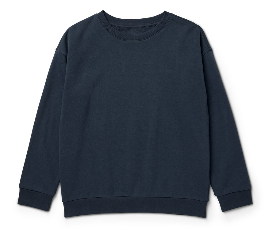 Ein marineblauer Pullover liegt auf einem weißen Hintergrund.