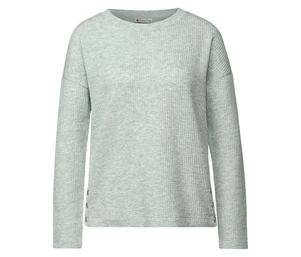 Hellblaues Street One Shirt mit Struktur.