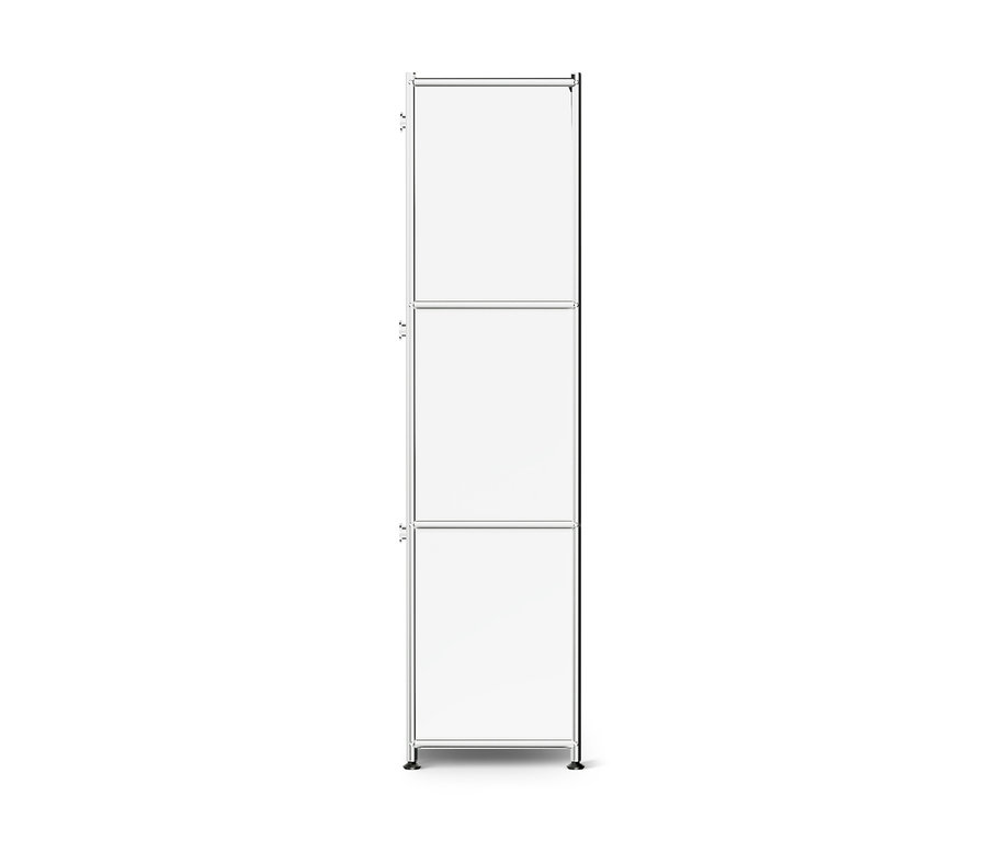 Hoher, schmaler, modularer Schrank mit drei übereinanderliegenden weißen Rechteckfächern und Metallrahmen.