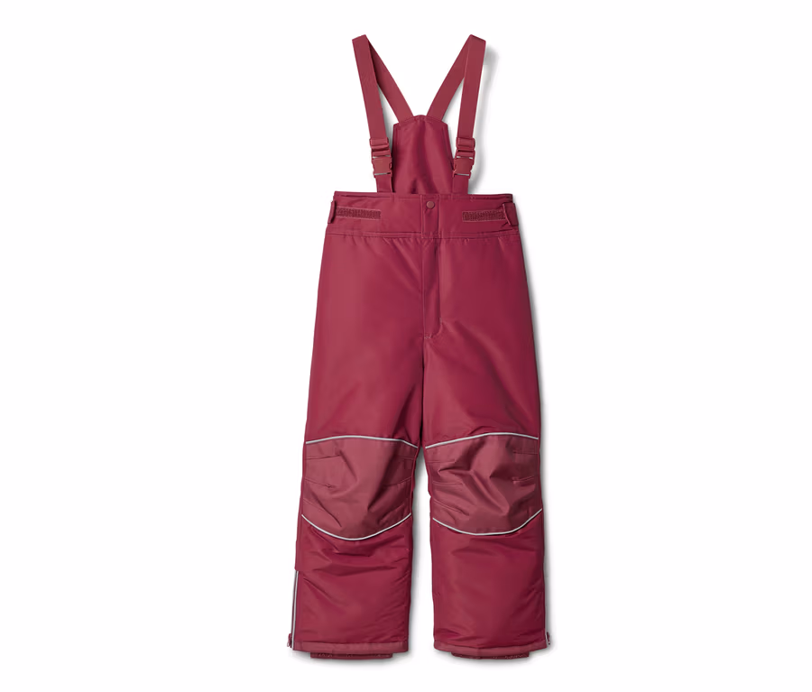 Eine burgunderrote Latzhose mit verstellbaren Trägern und verstärkten Knien liegt auf einem weißen Hintergrund.