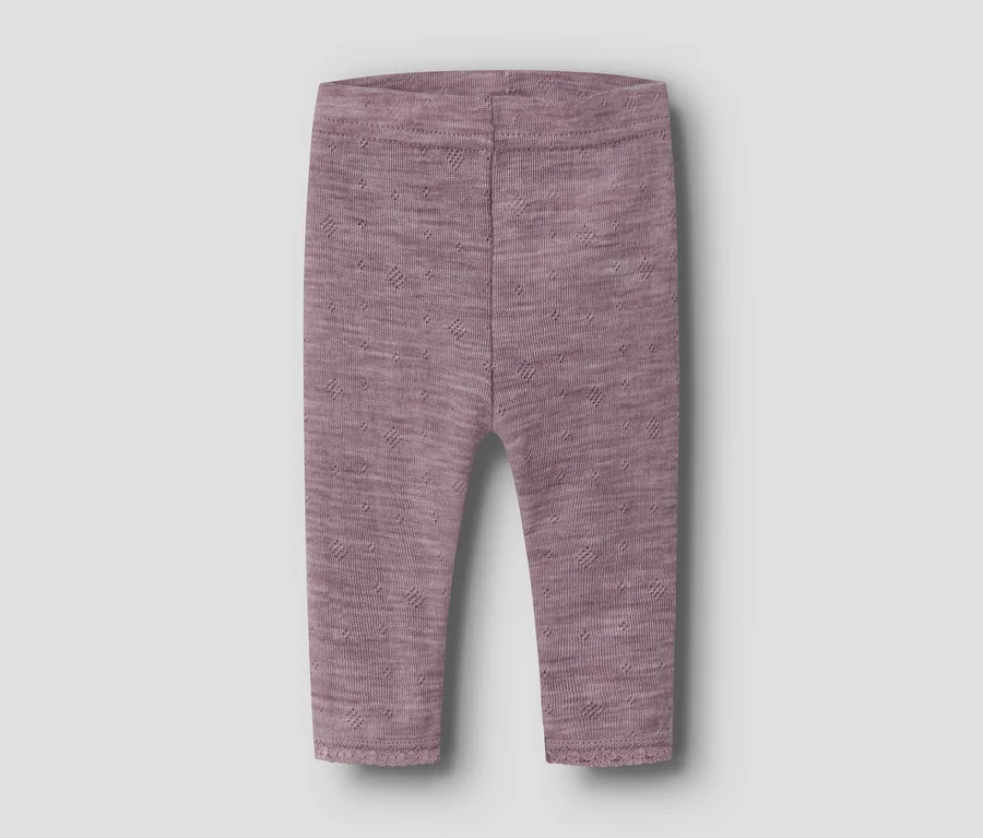 Mauvefarbene Strick-Baby-Leggings mit dezentem Rautenmuster und geripptem Bund und Bündchen.