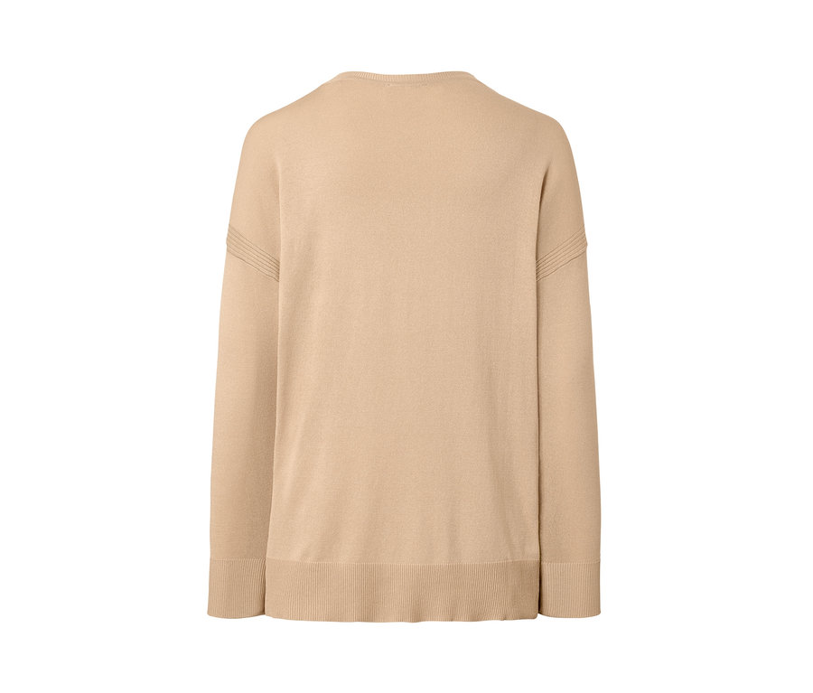 Detailansicht der Rückseite eines beigen Feinstrick-Pullovers.