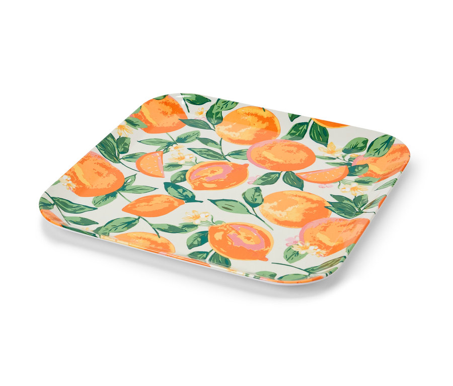 Dekoratives Tablett mit Zitrusfrüchten und Blumenmuster.