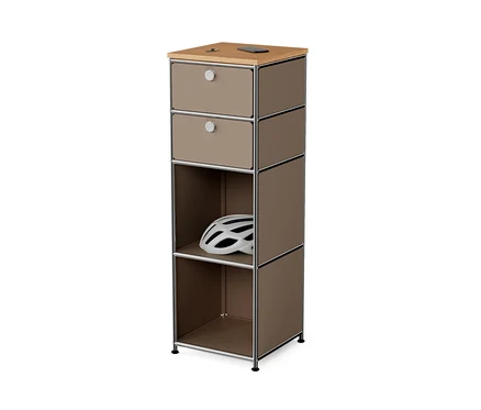 Schmale Kommode Metall »CN3« mit Holzplatte und 2 Schubladen, taupe. Im offenen Fach liegt ein weißer Helm.