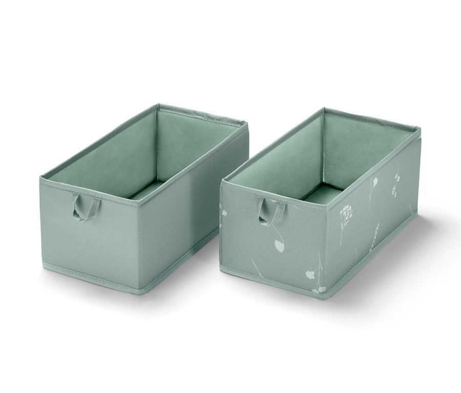 Zwei mittelgroße Schubladen-Ordnungsboxen in Hellblau. Eine Box ist einfarbig, die andere hat ein Muster mit weißen Blumen.